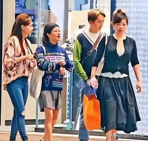 香港最“怂”的富二代，
 
老爹临终前死命令：不准做生意，不准赌博。手里攥着15