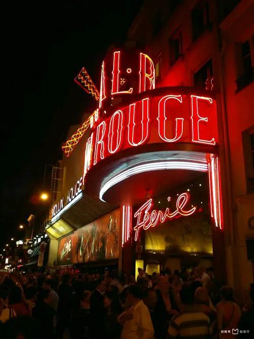 有一次到欧洲考察，到了法国巴黎住到酒店后，已经是下午六点多钟。
与几个同行的团友