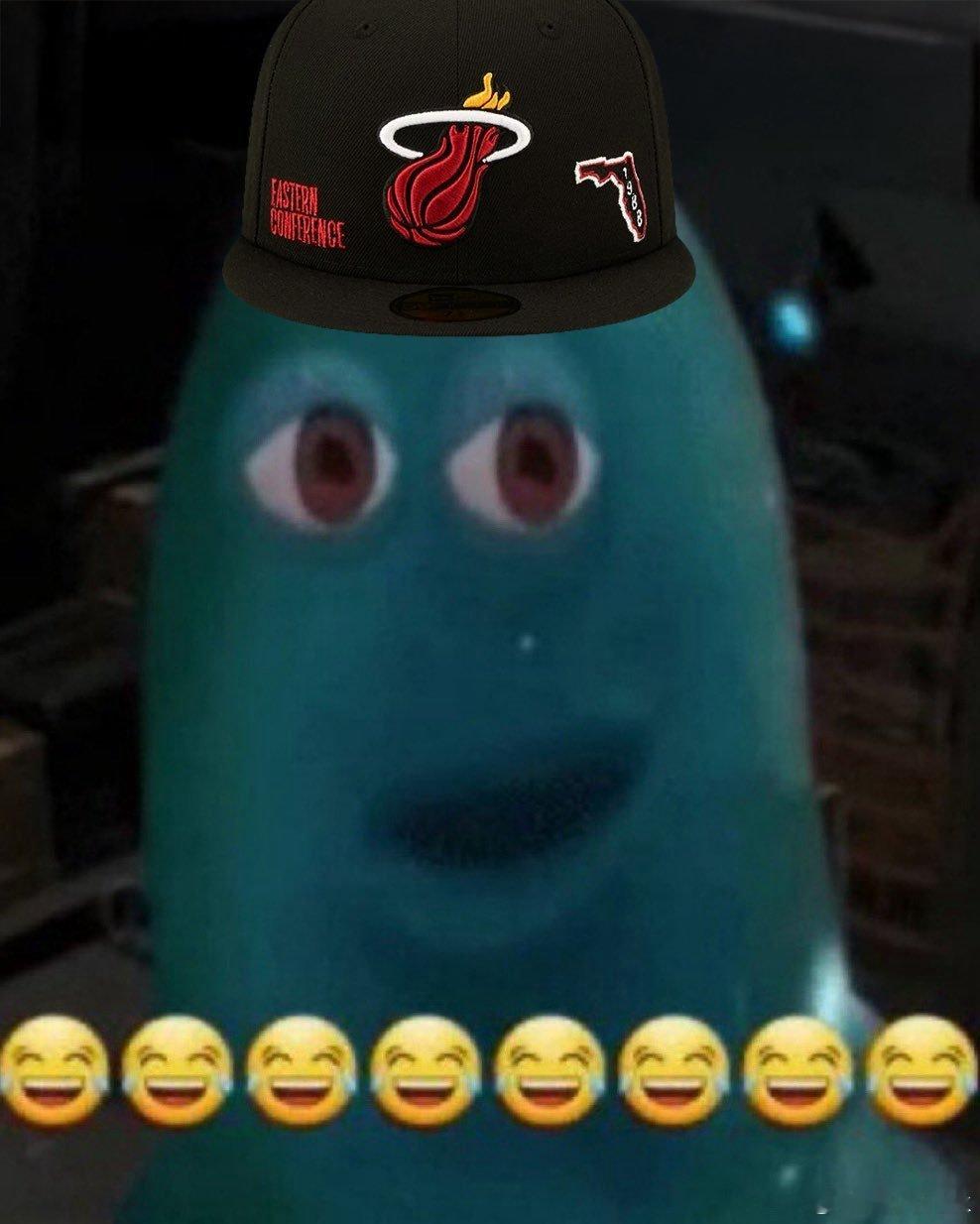 目前热火只有韦尔进了一个三分，全队三分球13中1，外线投手全部找不到投篮包了[二