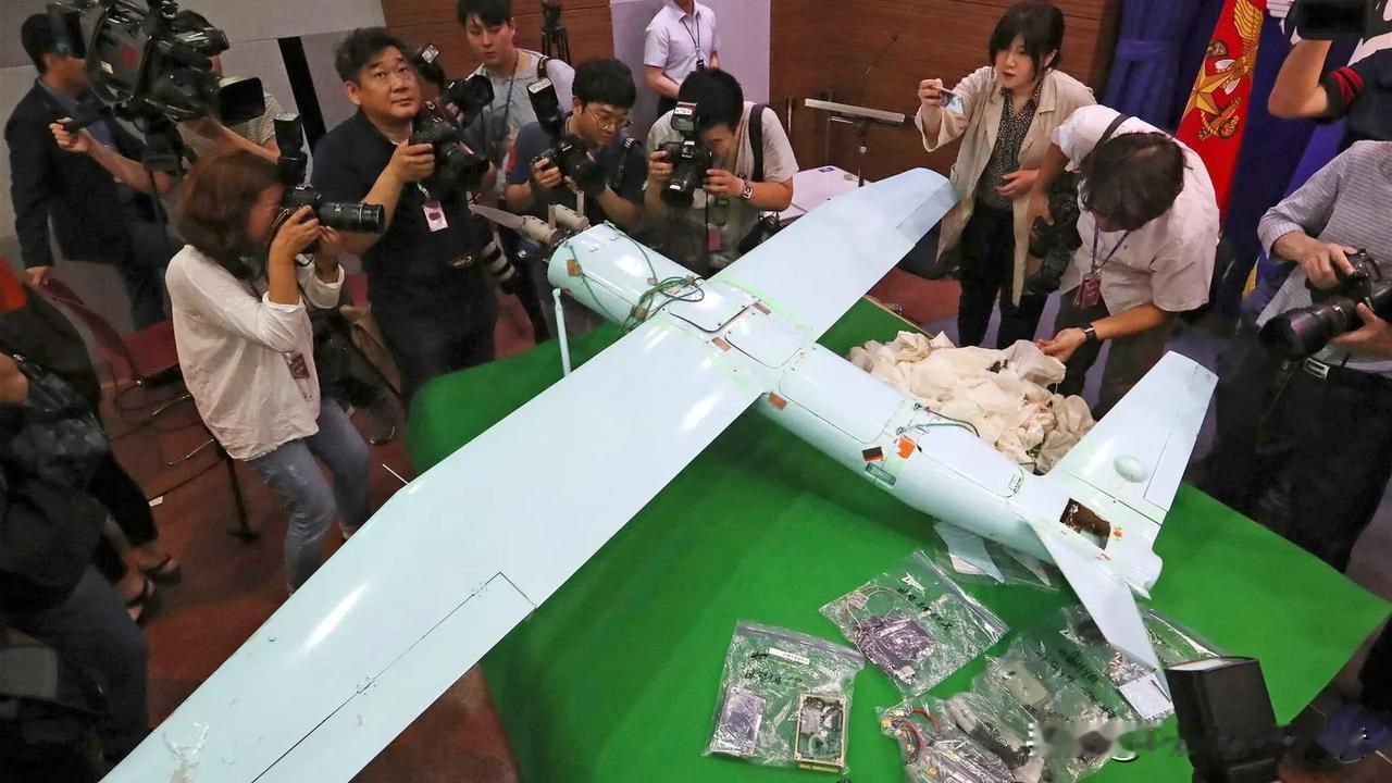 路透社首尔10月19日消息，朝鲜周六表示，他们已发现坠毁的韩国军用无人机残骸，并
