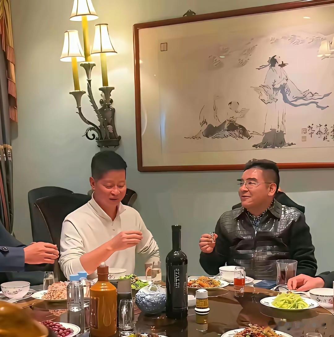 背靠范大师字画，桌子上摆着喝不完的名酒，“慈善第一人”怎么做到又能做公益，又能赚