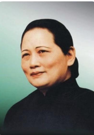 宋庆龄一生见尽权贵，却唯独对毛主席说出：您是我有幸遇见过最明智的人
 
宋庆龄一