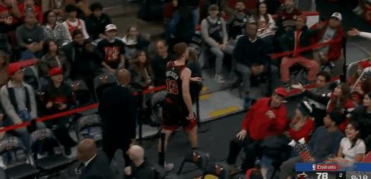 冤死！这女裁判实在是太敏感了！
在今天NBA季中锦标赛公牛对阵热火的的第三节比赛