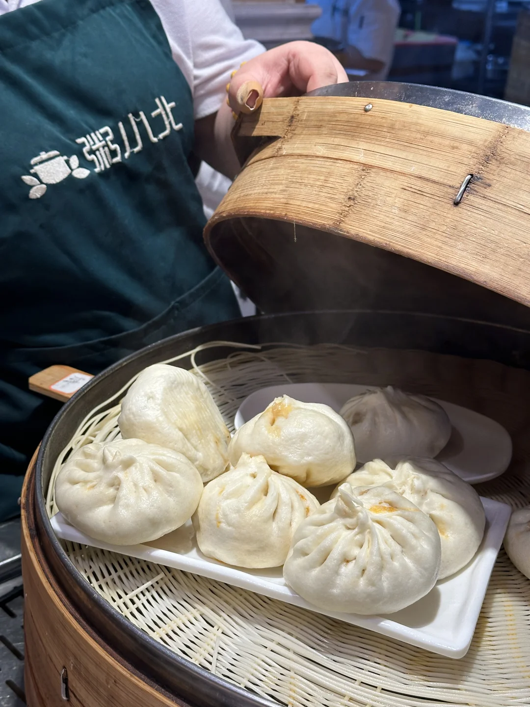 全沈阳最牛的早餐店！肥肠馅包子太好吃了😋