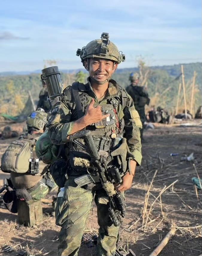 泰国皇家陆军特种作战司令部（RTA-SWC）士兵在从柬埔寨皇家陆军手中夺取500