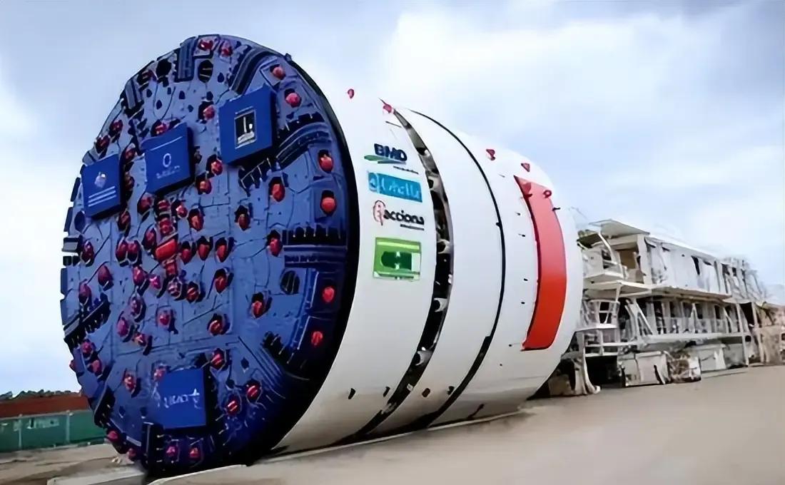 这两天，印度媒体那头简直跟过年一样，全都在疯狂刷屏一件事：两台巨型盾构机，终于从