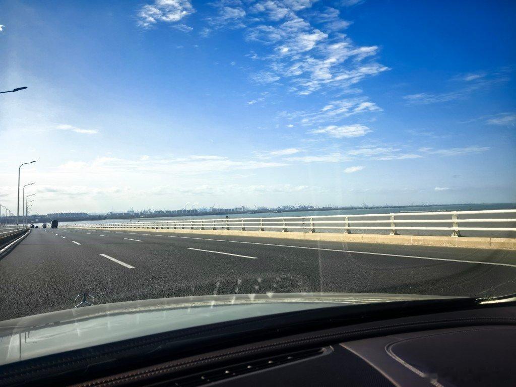 对面算是航空母舰籍贯地了 