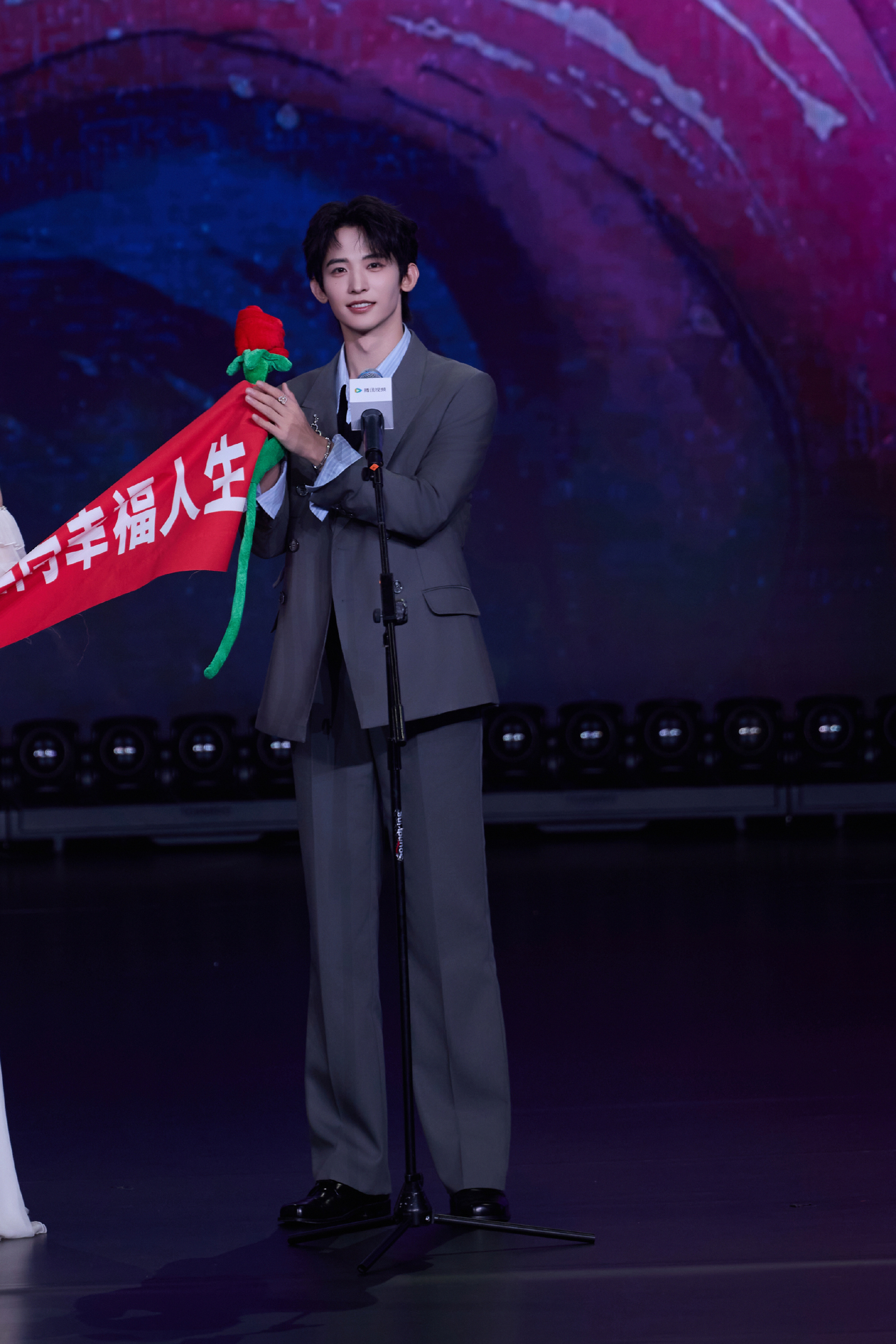 常华森美人余 chs常华森焦旭"你是我触碰不到的人，也是我的整个青春"¹ 