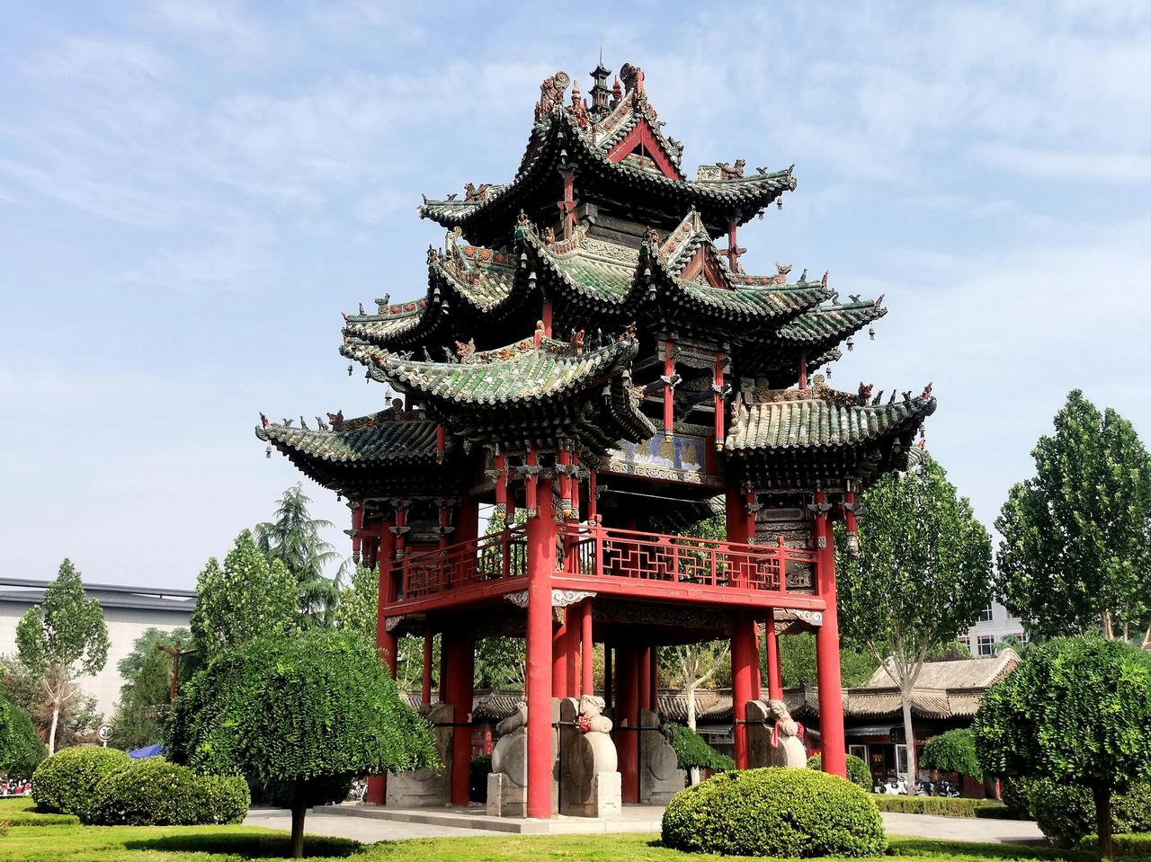 望母楼，又名四牌楼，明朝万历年由当地举人李济沆出资兴建。李济沆一岁丧母，三岁丧夫