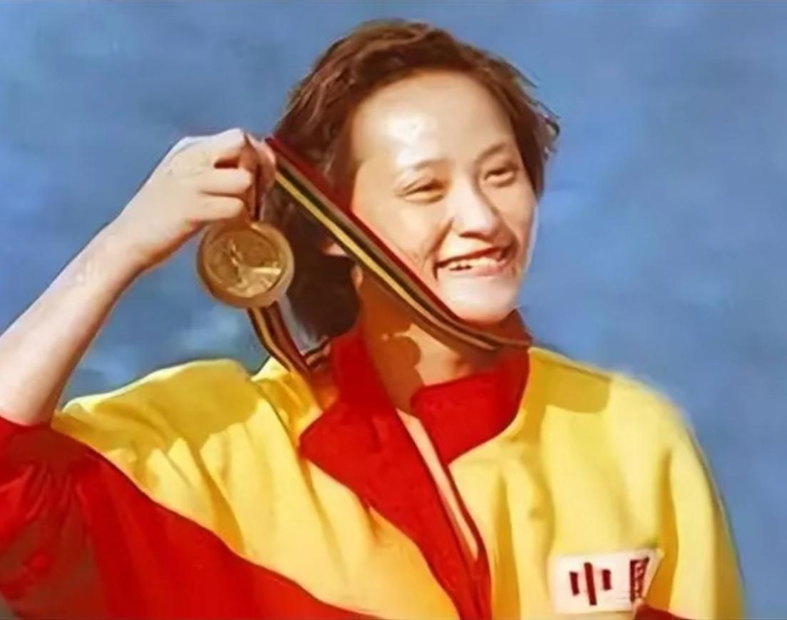高敏是那个时代绝对意义的跳水女皇，无与伦比的成绩加甜甜的川妹长相，如果赶上流量时