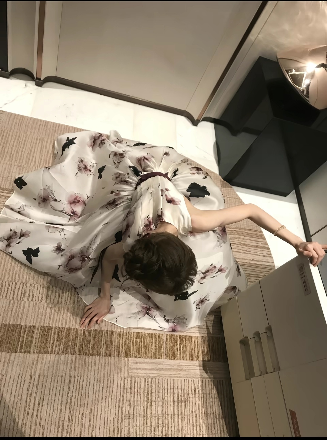 至此古早小说女主有了脸[好喜欢]田大小姐戒指在我手上不用找了💍🤲田曦薇趴地找
