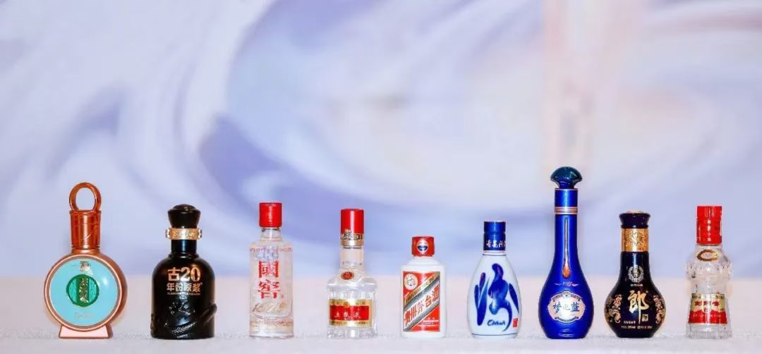 50ml的9大名酒，打包卖1499酒企的日子不好过啊，都开始做联合营销了，主打更