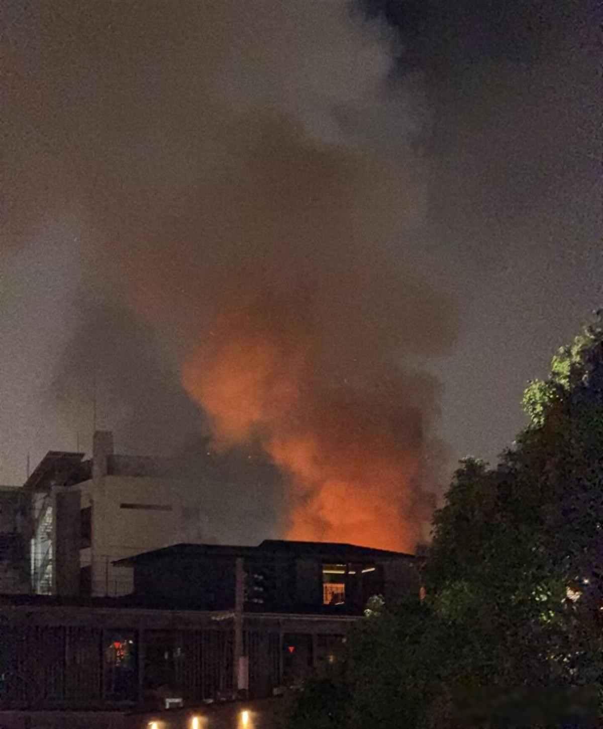 快讯！日本烧起来了

热风炉炸了，日本钢铁巨头沉默，老设备风险藏不住了

昨晚快