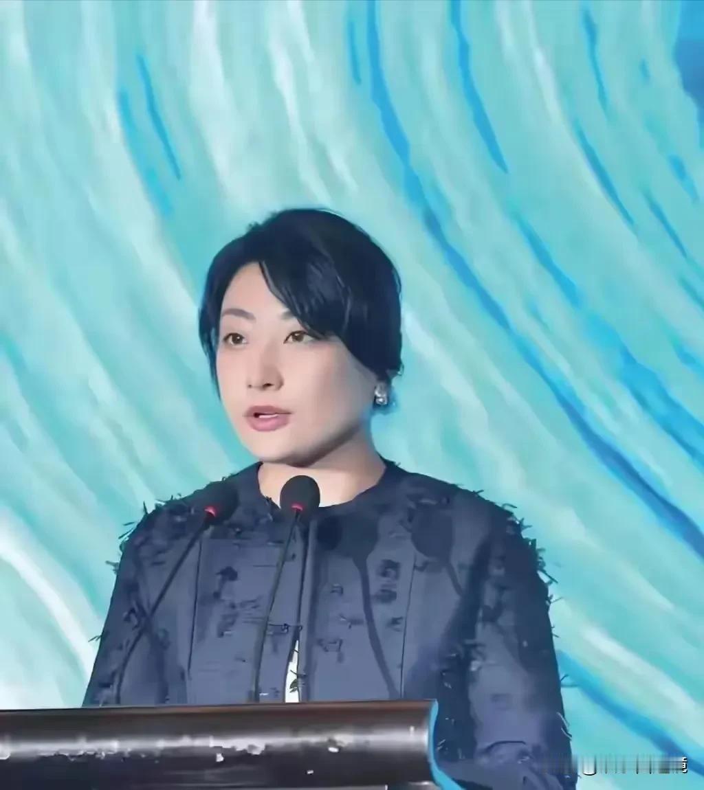 娃哈哈公主的辞职算不算窝里斗的典范？
老宗刚走不久，女儿就从娃哈哈离职了，不得不