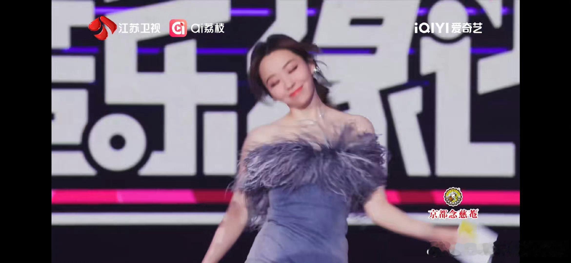 张靓颖走出了六亲不认的步伐音乐缘计划 张靓颖主持技能藏不住！没选到歌却扭着舞步登