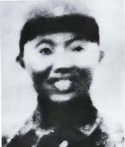 1942年，八路军神枪手遭叛徒出卖，被日军包围，只剩一颗子弹，这时，他很为难：是