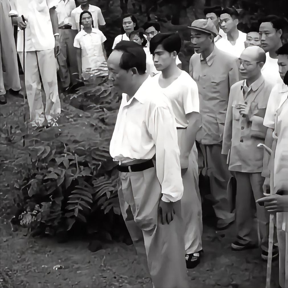 1959年，毛主席重回韶山，再次回到这片熟悉的故土，少年已是白了头，毛家人大多因