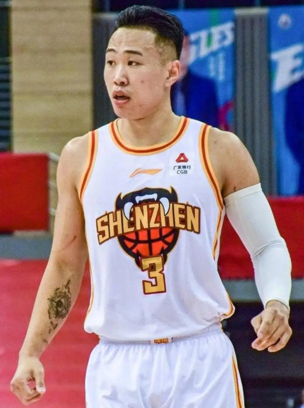 外援史密斯因伤今晚没有报名，贺希宁能否再现良好状态帮助球队取胜令人期待。

5月
