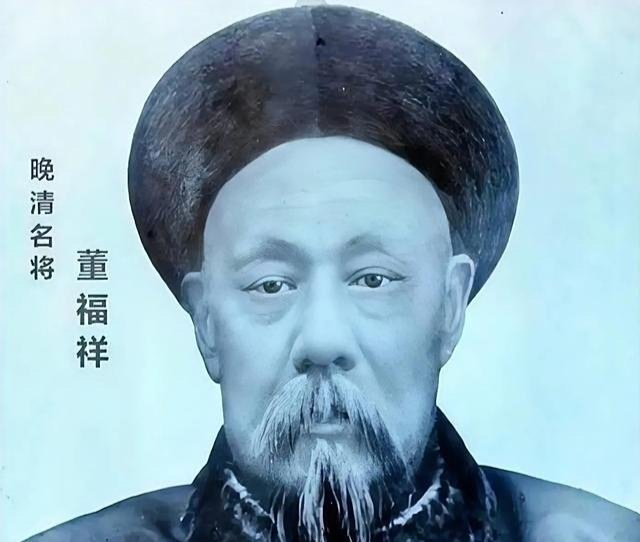 晴雨风说史[超话]晴雨风说史1895年深秋，数千回民跪在西宁城下，绝望地挥舞着白