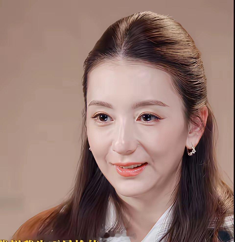 表情可以骗人，眼神骗不了人，方媛可能没那么幸福。方媛今年38岁，生了三个女儿，虽