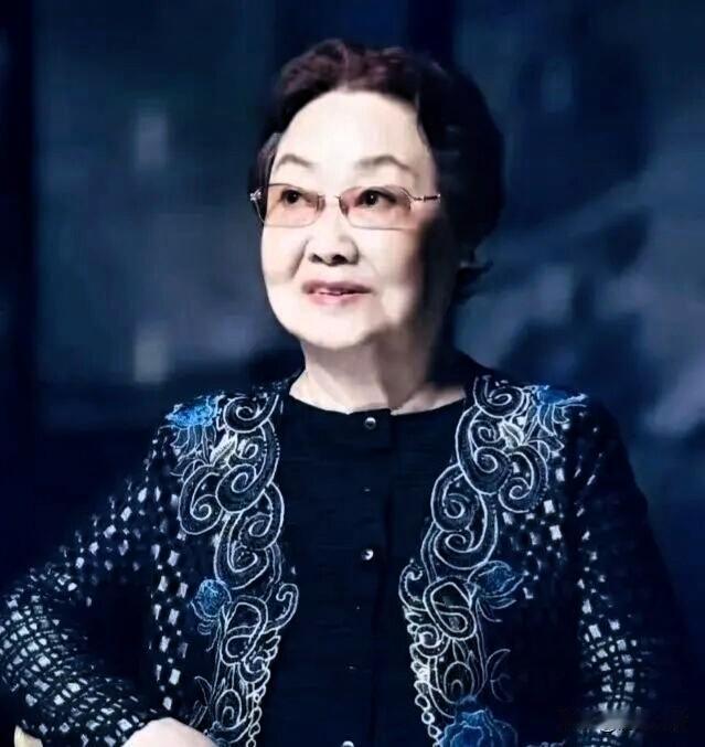 97岁人民艺术家郭兰英，一生两段婚姻，无儿无女，通透走完一生。2026年盛夏，歌