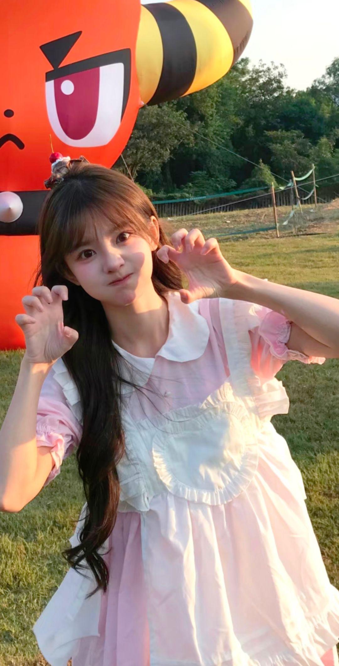 捕捉到一只小猫咪🥰🥰🥰，超新鲜的点点酱