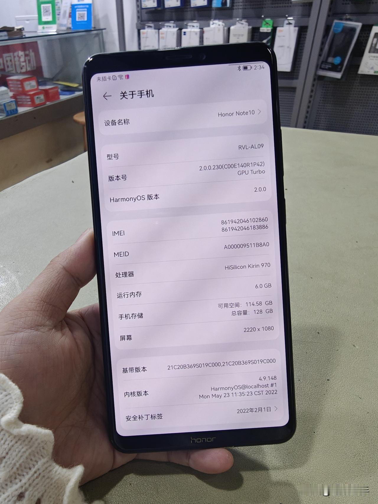 我舅从二十几岁开的士开车到现在。二三十年的老的士车师傅了。老的士车师傅，名下基本