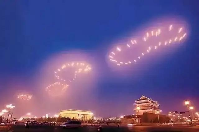 从“奥运大脚印”到“炸山升龙”：蔡国强的烟花封神之路，这次该不该踩刹车？
如果不