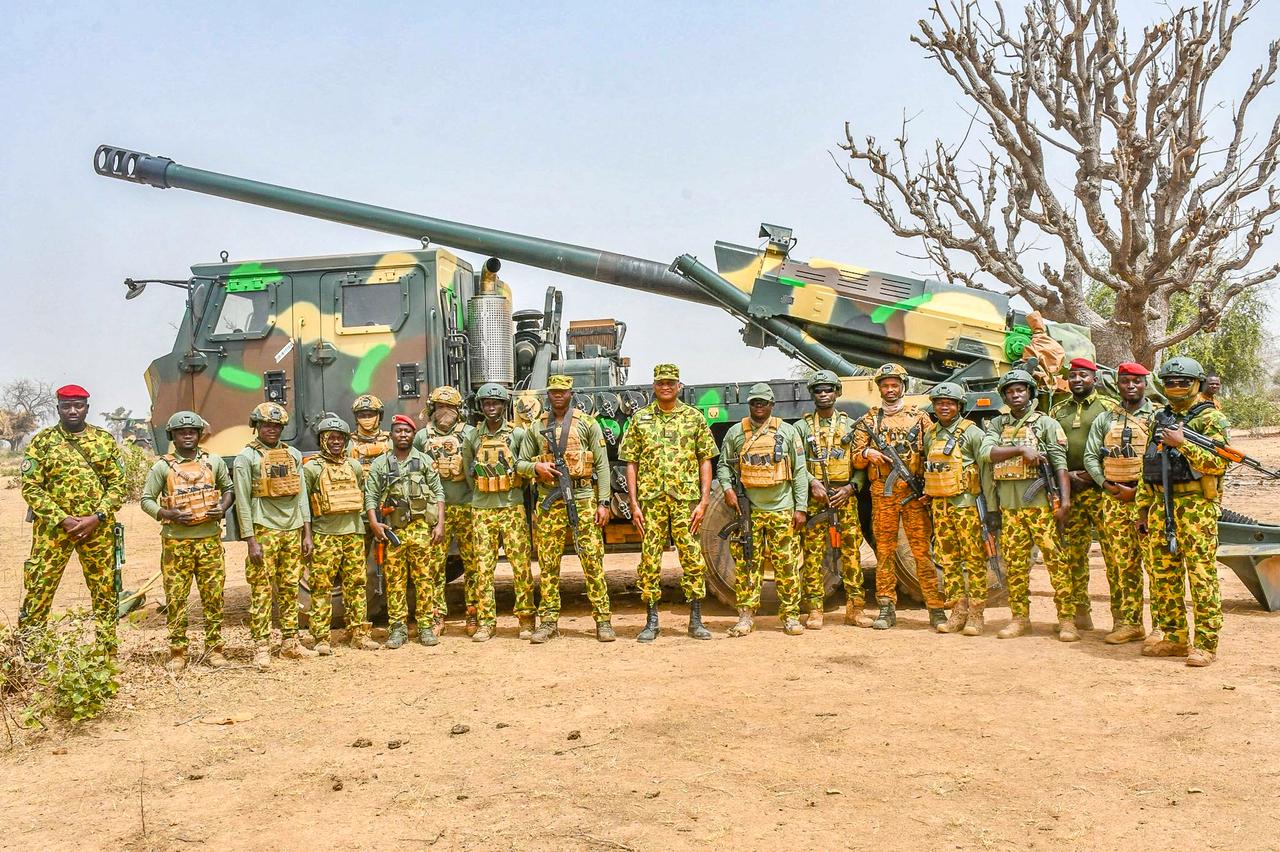 这种高端武器，不知道非洲的黑蜀黍们能不能玩的顺畅，这可是用药包的那一家。155卡