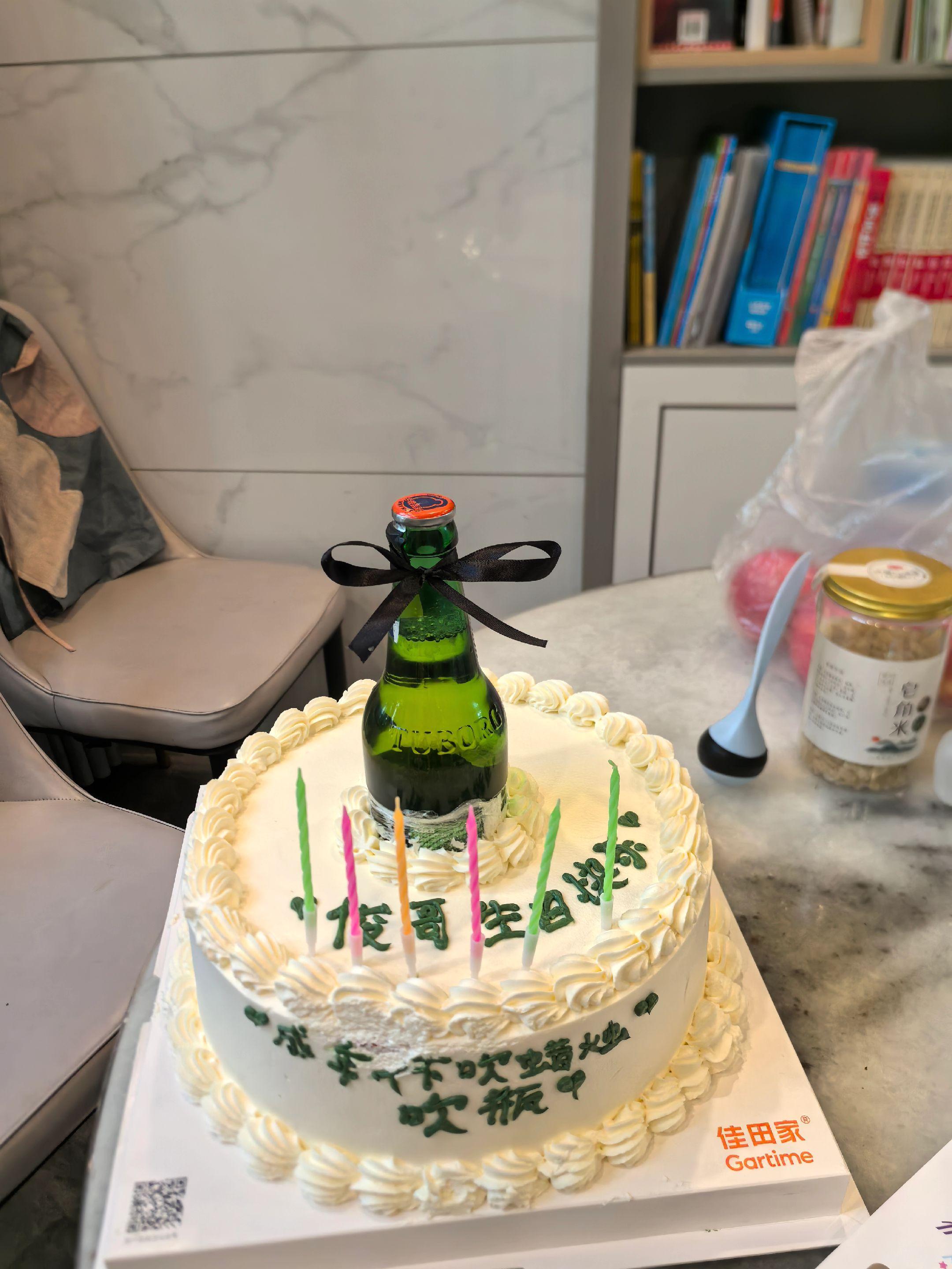 又老一岁，这个生日很充实，考了摩托车驾照……又看了门诊，还吃了蛋糕……...