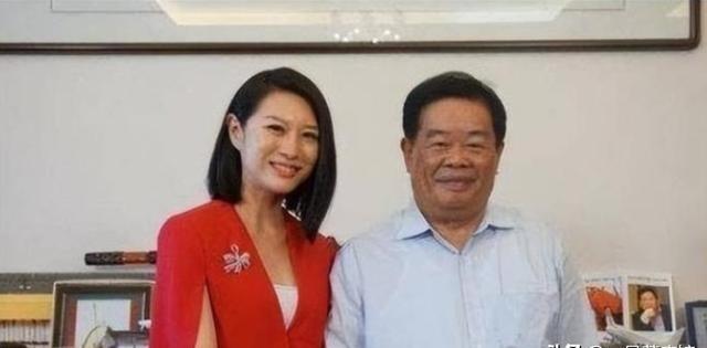 1980年，曹德旺给妻子陈凤英写信：“我爱上了别人，我要和你离婚，不过我会补偿你