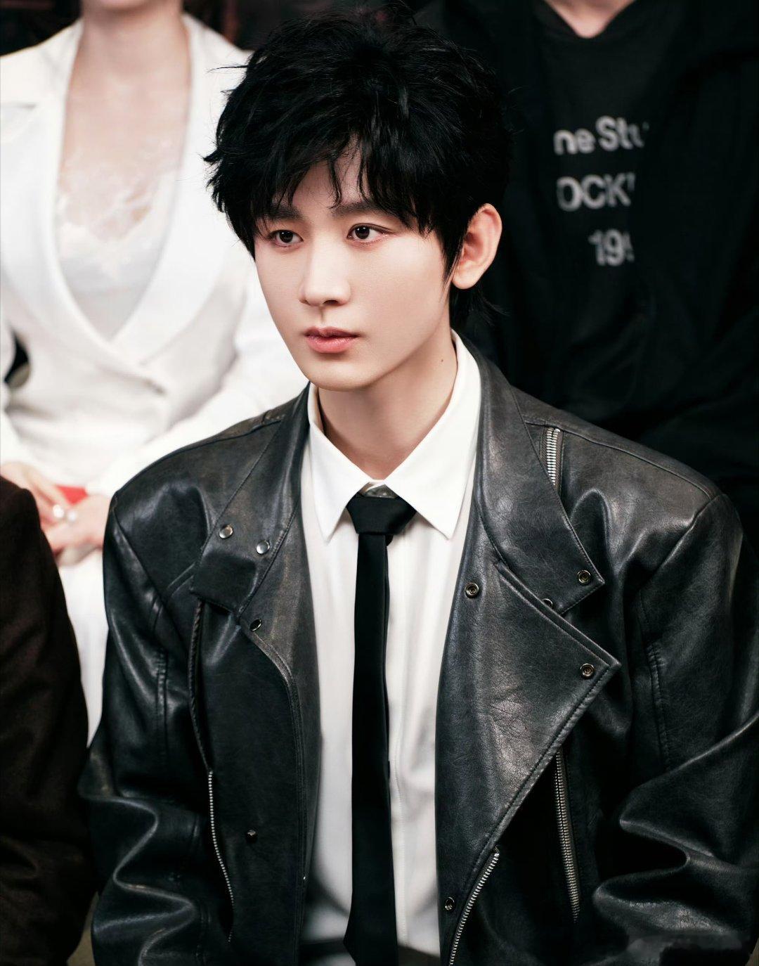 G成毅长安二十四计cy成毅谢淮安成毅，你是远方的风景，我是游走的旅人，我翻山越岭