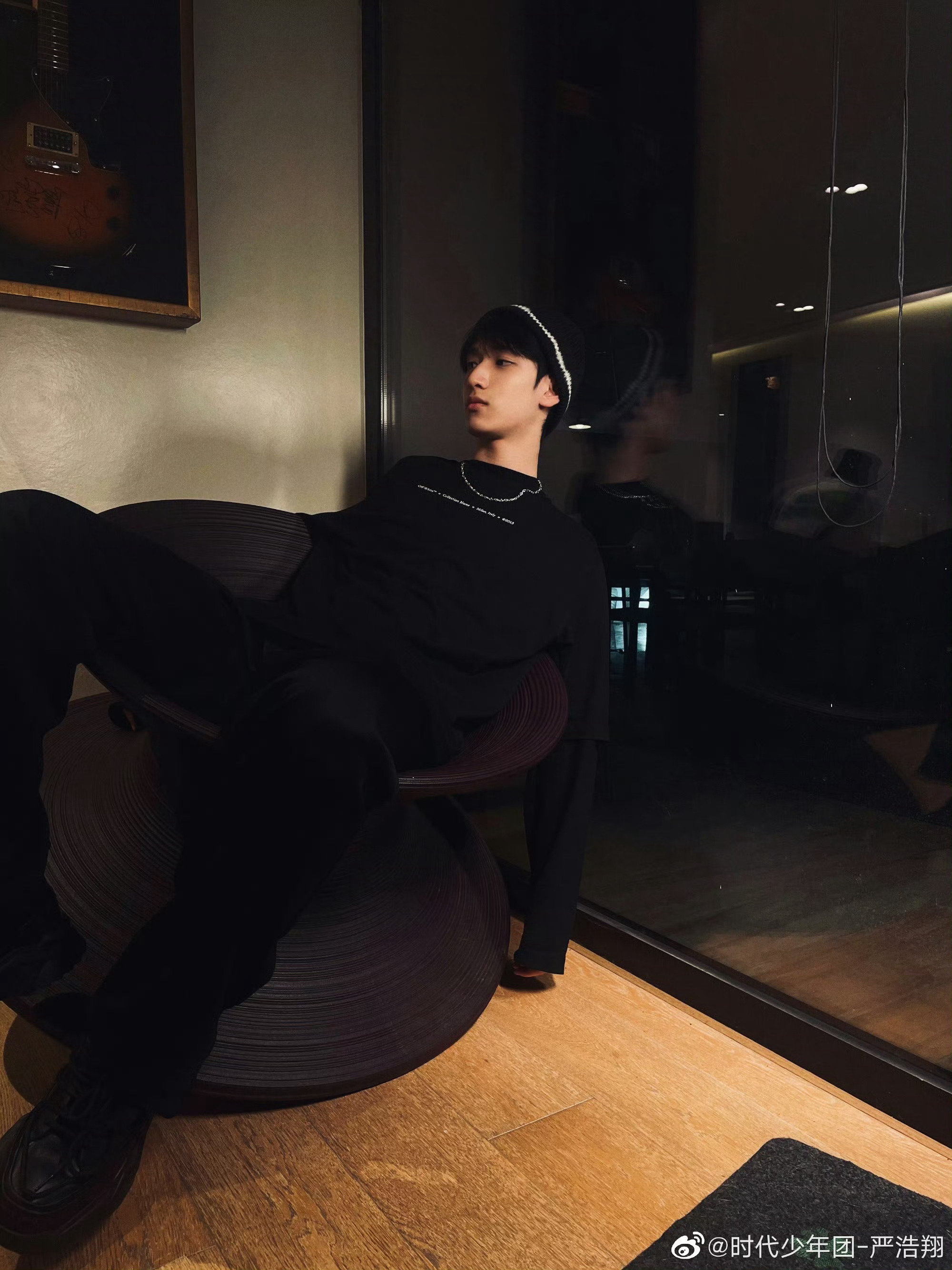 这个姿势，以前感觉酷感更多，今天完全是无所无惧的拽感、、 