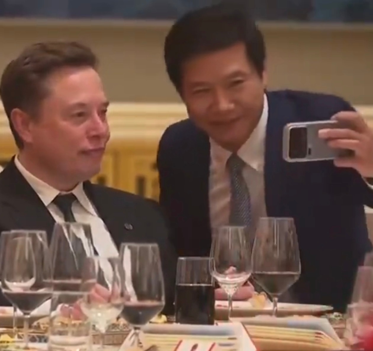 啊啊啊！感谢大家各个平台的投稿和祝福大家的每一条留言我都有认真看，由衷感谢大家一