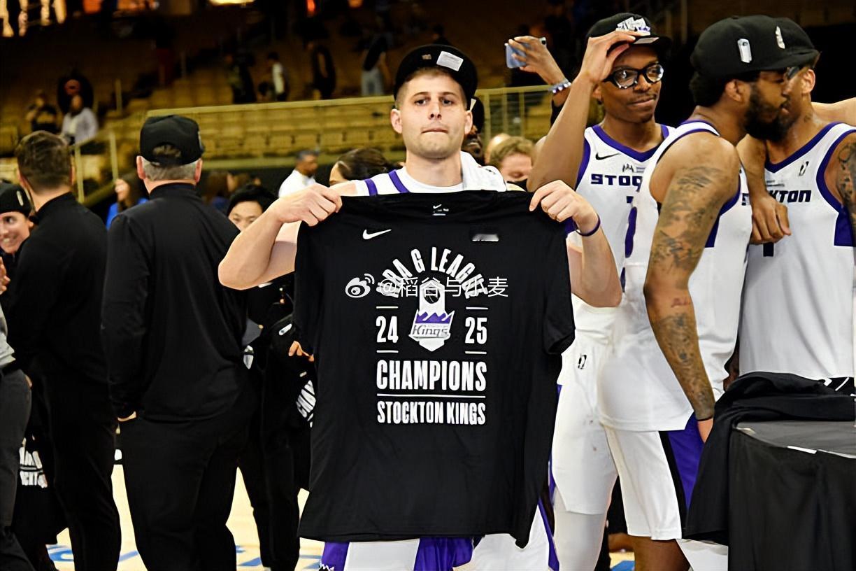 孟菲斯灰熊的NBA发展联盟下属球队孟菲斯拼搏在一笔三方交易中从金州勇士的NBA发