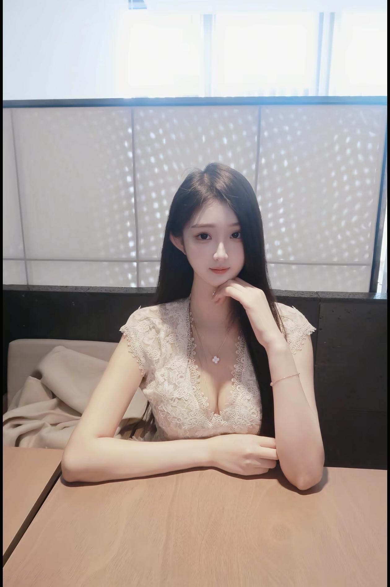 这位小姐姐在餐厅里摆姿势拍照。