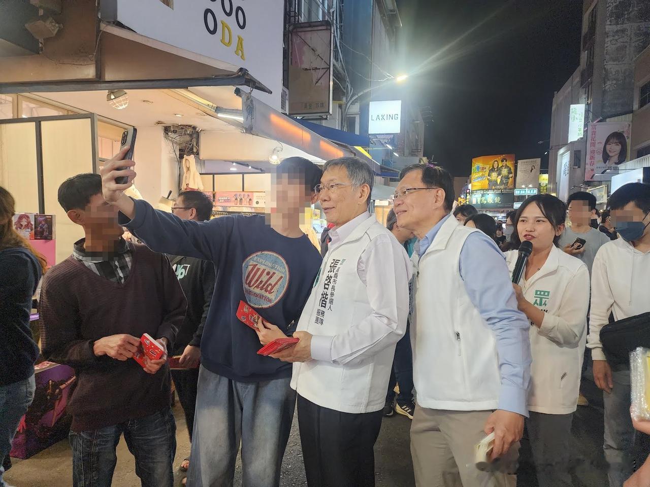 国民党警醒：柯文哲依然人气很旺！柯P现身嘉义文化路夜市拜年 ，春节最后周日嘉义拜