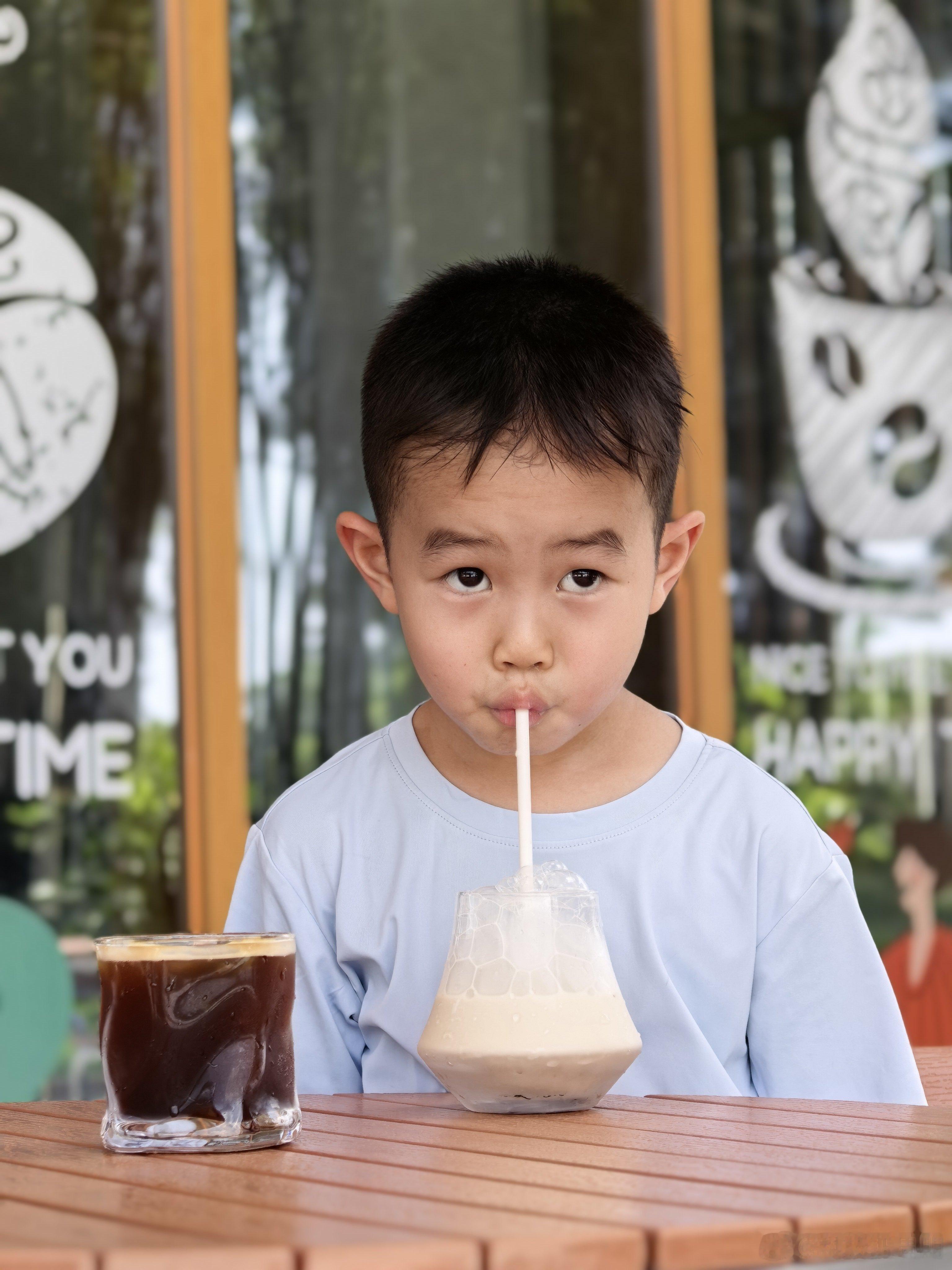 老婆小红书约的亲子探店，300元，博主拿50，PR拿250，也就是返点84%，哈