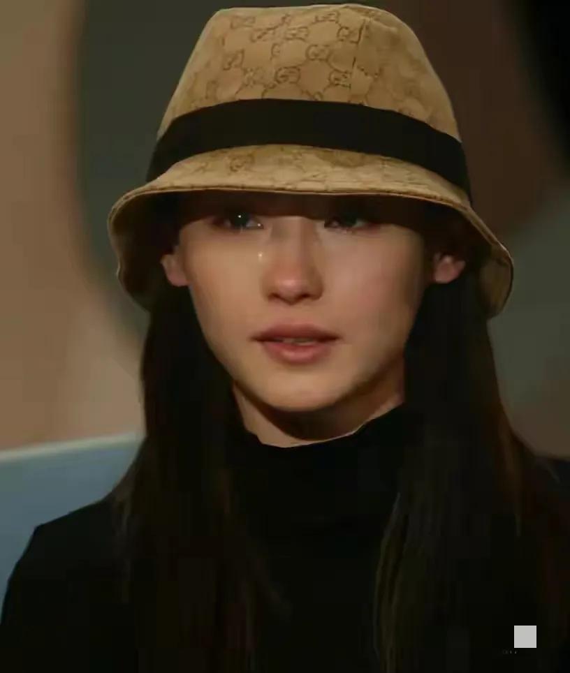 张柏芝法庭上这一哭，才懂什么叫“脆弱里藏着铠甲”！女人最强的底气，从不是颜值和光