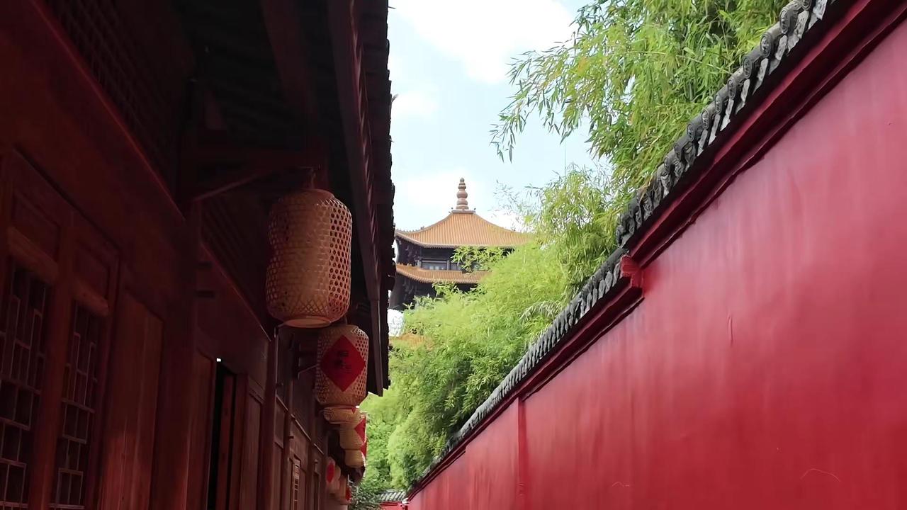 景德镇是我与爷爷的承诺 只因爷爷一句：我年纪大了，到不了人家景德镇，看看那里藏着