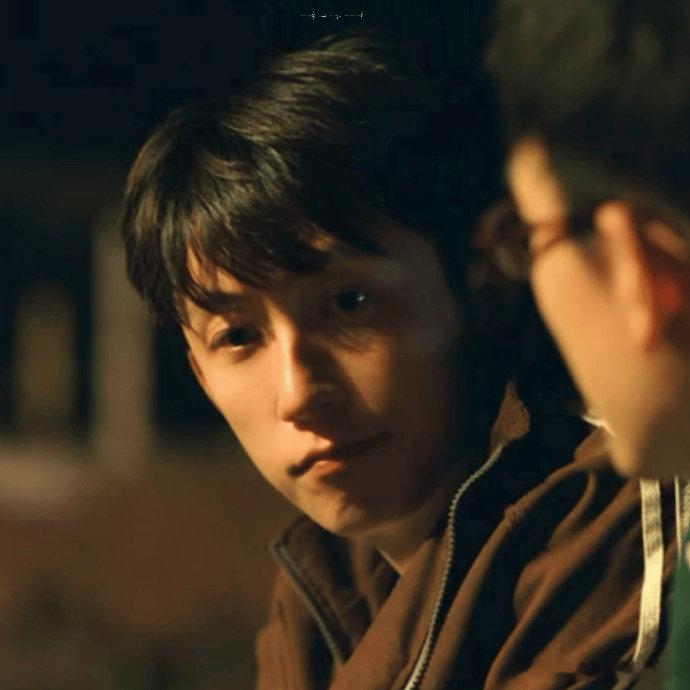 也是给黄景瑜演到浪漫疯子了 心脏暴击！黄景瑜演绎的浪漫疯子，害羞闪躲的眼神、泛红