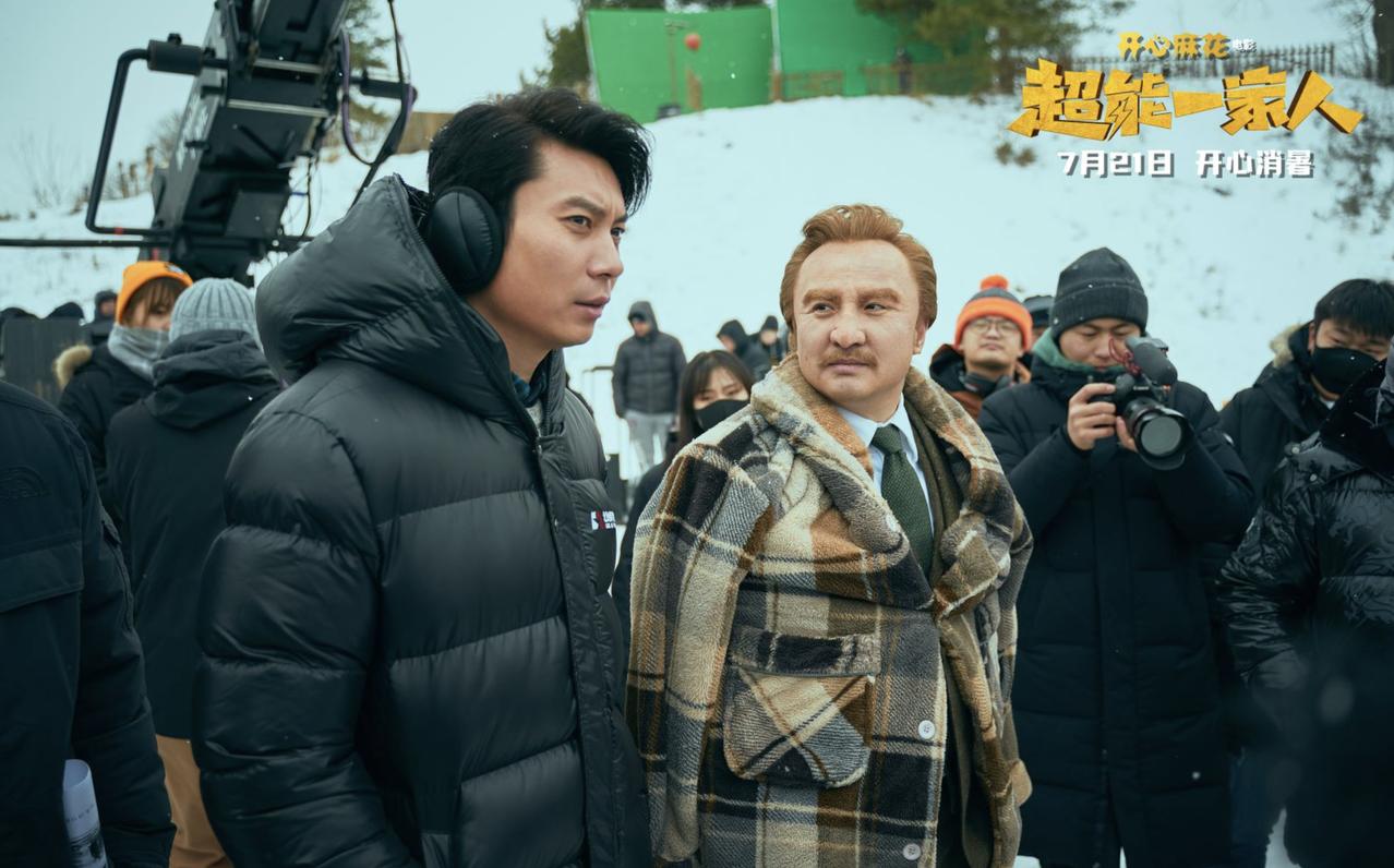 2023年暑假档合家欢电影，绝对非《超能一家人》莫属。
整部电影充满了奇幻的元素