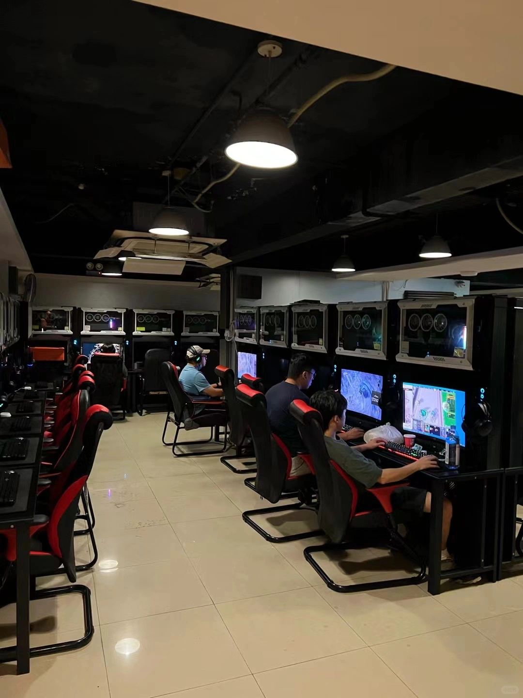 香港的网吧是什么样的？