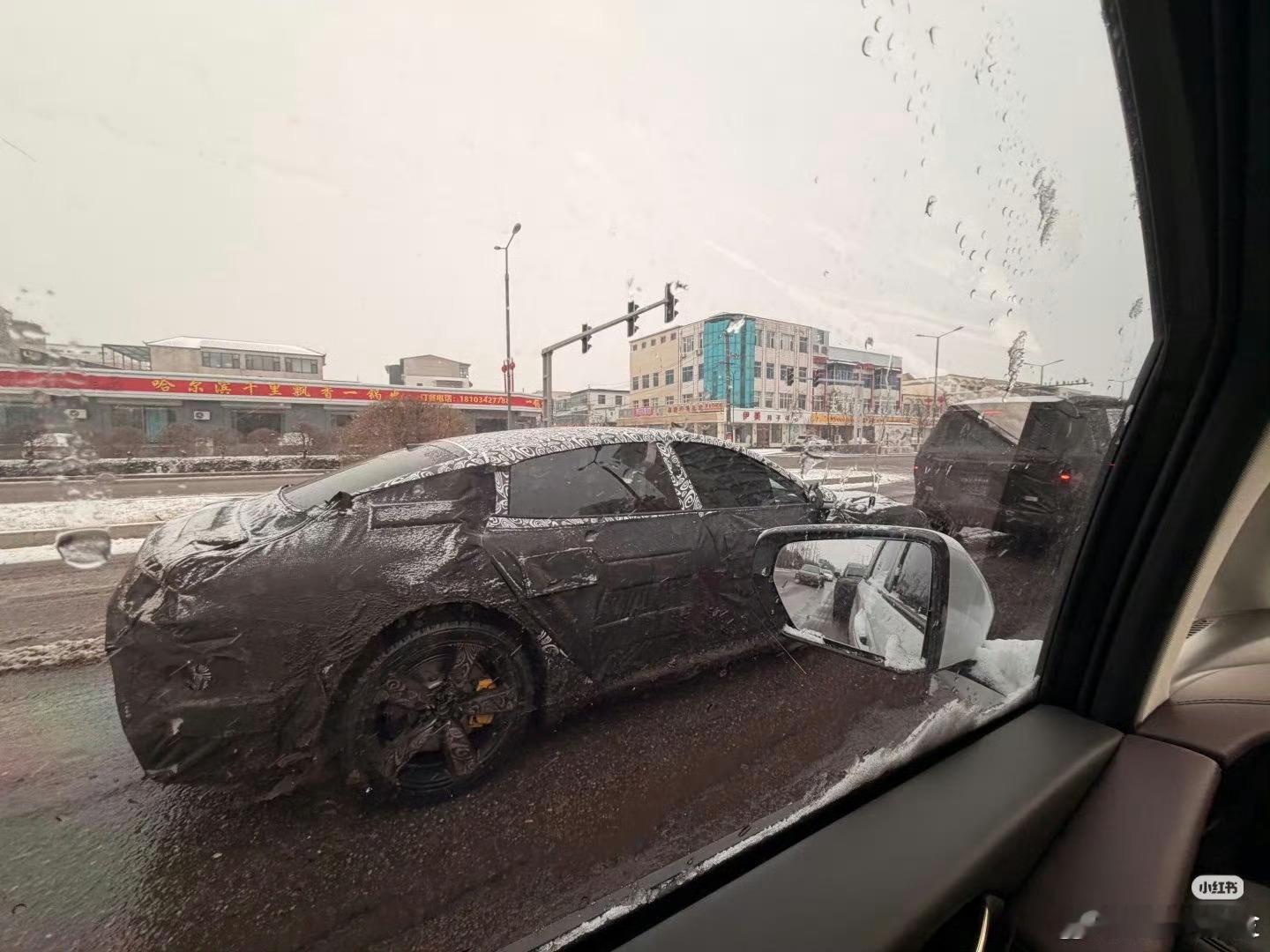 SU7L？注意，不是SU7的性能版，应该是高端版，价格会继续上探，但是应该会有S