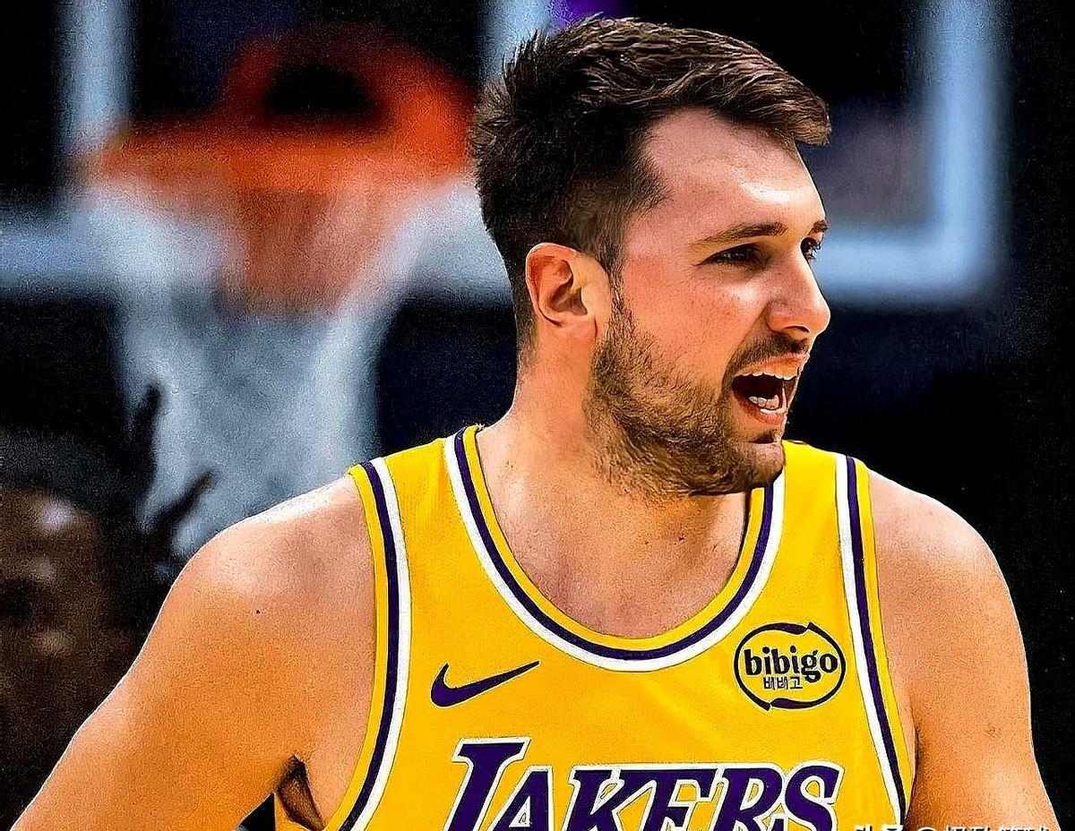 谁会想到，目前联盟第一的雷霆会在主场被看作“必胜”的黑马？

他们以11胜1负的