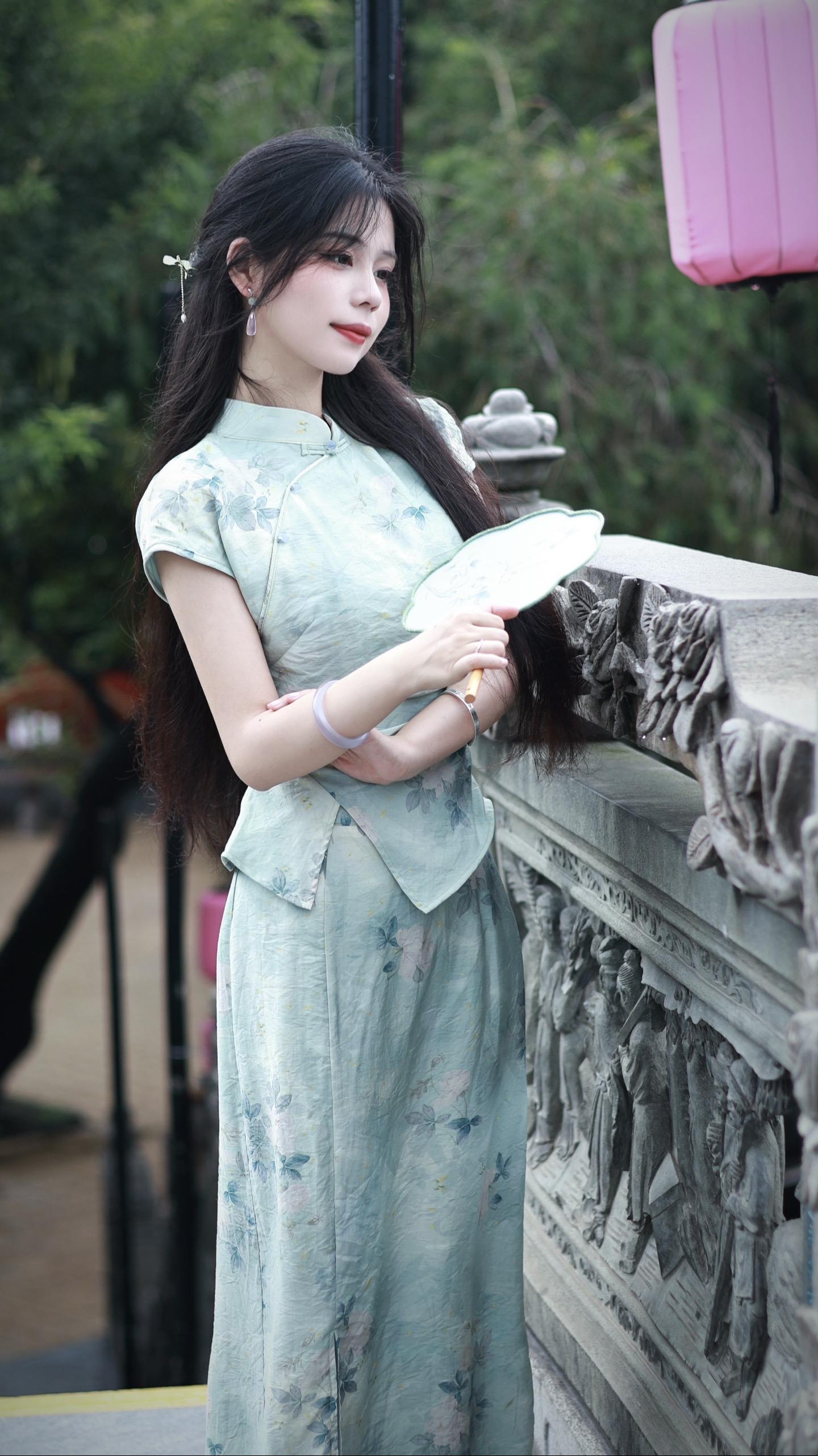 连雨不知春去，一晴方觉夏深。