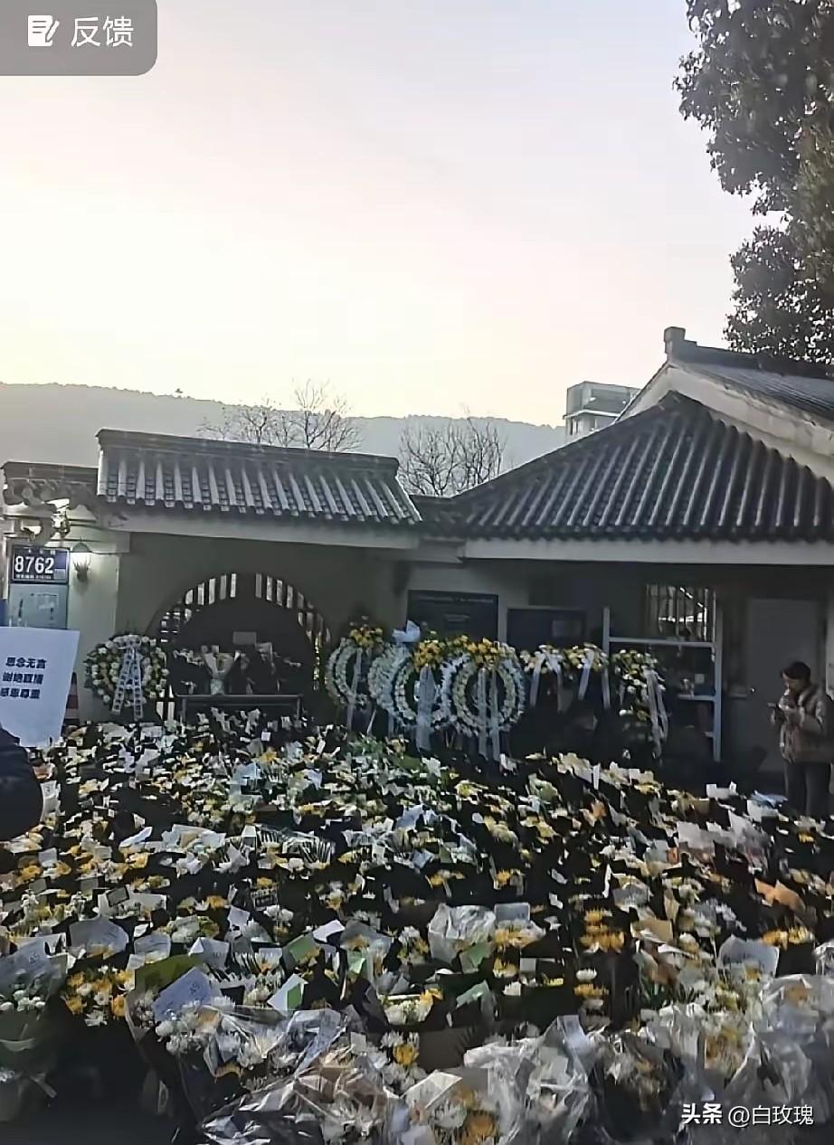 他不为官，不是明星，不是科学家，但就是这样一个敢说实话的普通人的去世让我们这些老