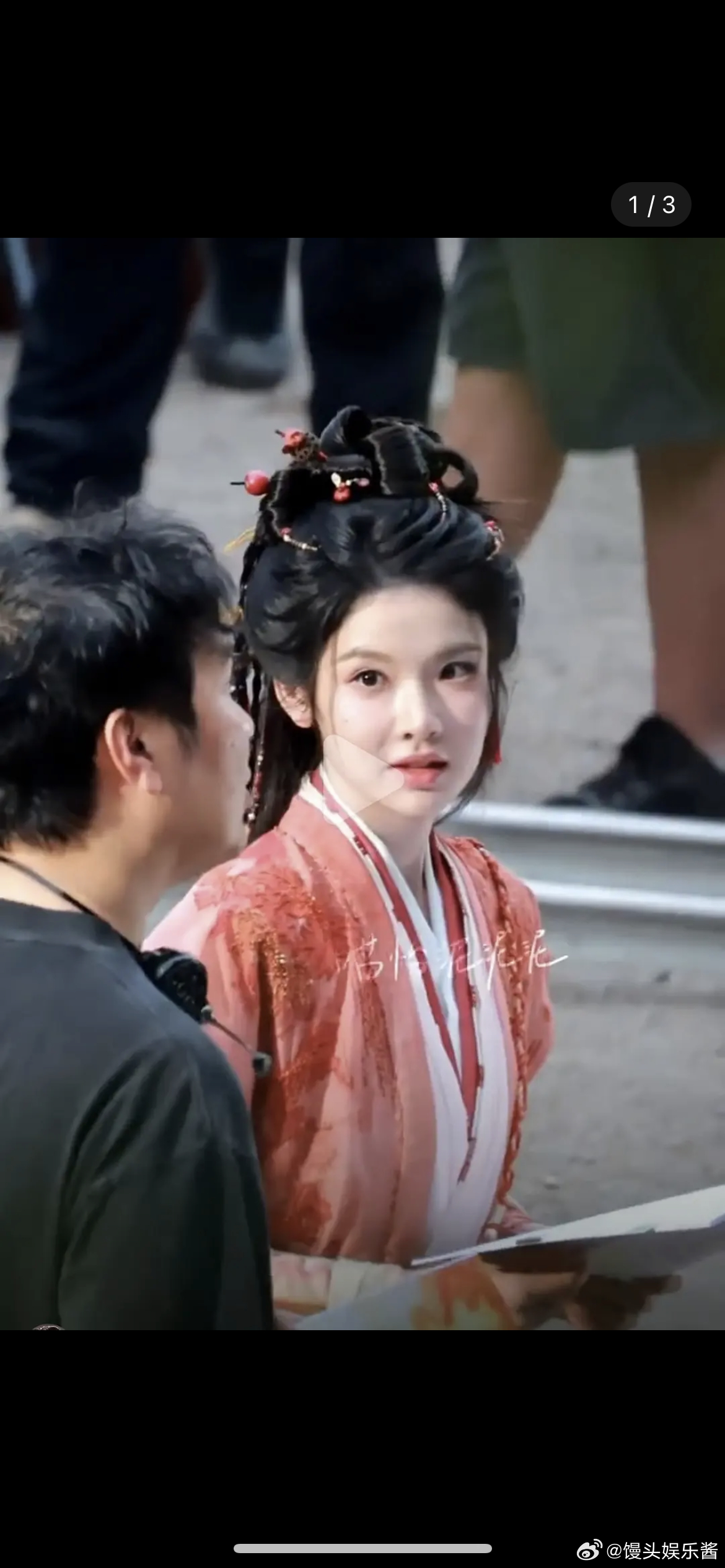张淼怡的脸怎么都歪了 