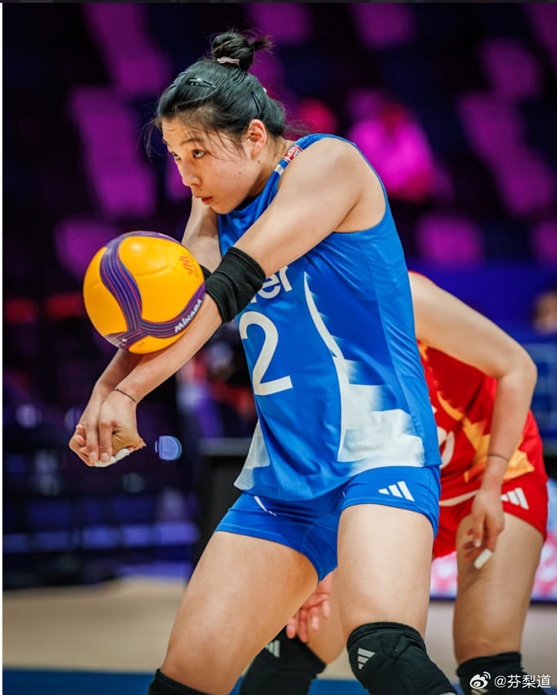 中国女排3-0（25-18/25-22/25-20）乌克兰女排中国队止住3连败颓