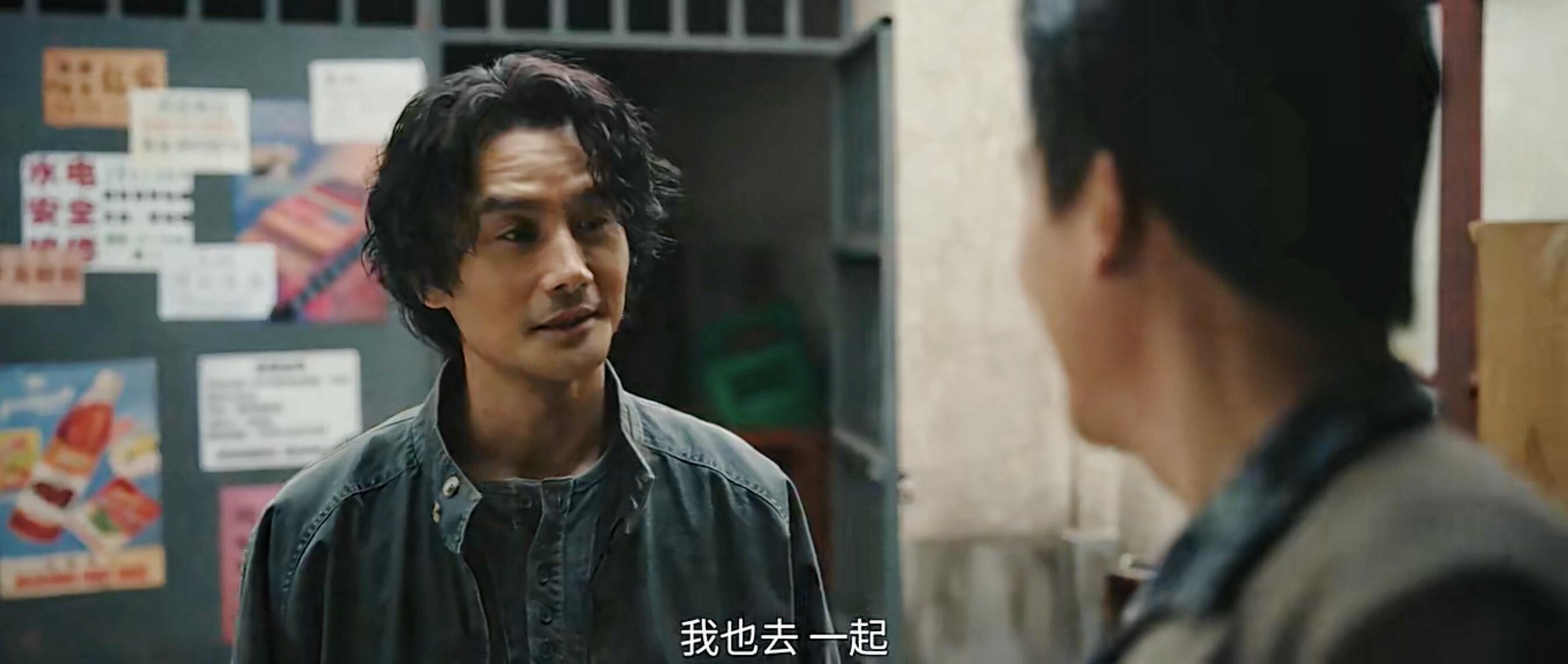 台湾间谍吃统一泡面电视剧交锋被《交锋》这个道具细节整笑了，搞情报工作的台湾间谍，